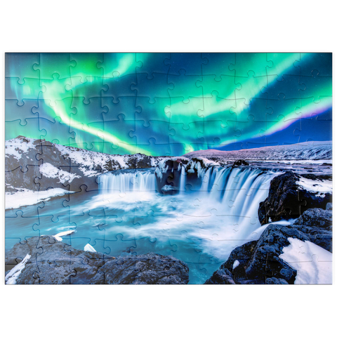 puzzleplate Nordlichter über dem Godafoss Wasserfall in Island 100 Puzzle