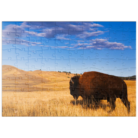 puzzleplate Bison / Büffel läuft in die sanften Hügel der Prärie 100 Puzzle