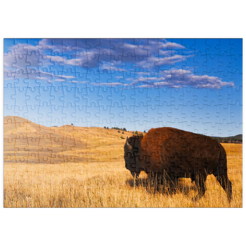 puzzleplate Bison / Büffel läuft in die sanften Hügel der Prärie 200 Puzzle