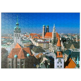 Darstellung des Puzzle Motivs Blick auf den Marienplatz mit Altem Peter, Frauenkirche und Rathaus, München - Puzzleteile: 200