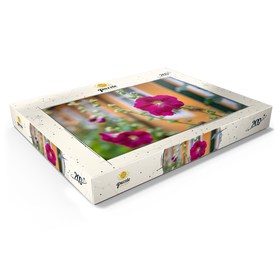 Alternative Darstellung des Puzzle-Motivs Stockrosen an einem Haus in der Altstadt – Puzzleteile: 200