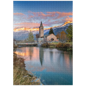 Darstellung des Puzzle-Motivs Kirche San Laurench in Sils Baselgia am Silsersee bei Sonnenuntergang – Puzzleteile: 1000