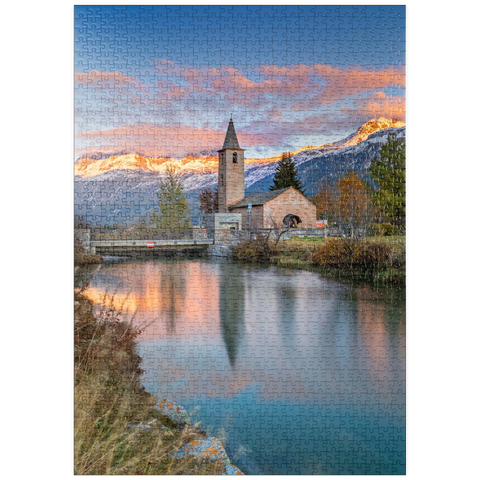 puzzleplate Kirche San Laurench in Sils Baselgia am Silsersee bei Sonnenuntergang 1000 Puzzle