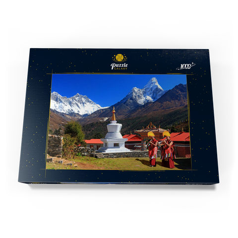 Mönche vor der Stupa in der buddhistischen Klosteranlage Tengpoche gegen Mount Everest (8848m), Nepal 1000 Puzzle Schachtel Ansicht3