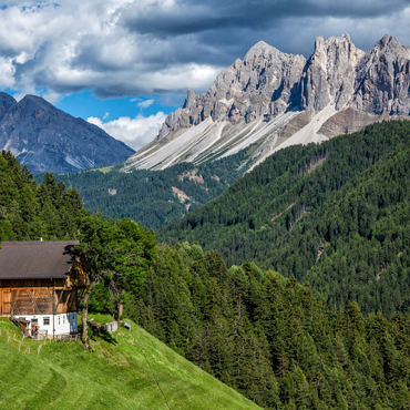 Bauernhaus bei Afers gegen Peitlerkofel (2675m), Aferer Geisler, Brixen, Dolomiten, Trentino-Südtirol 100 Puzzle 3D Modell