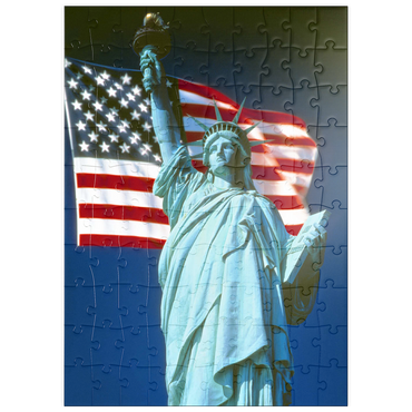 puzzleplate Freiheitsstatue mit Amerikanischen Flagge, Manhattan, New York City - USA 100 Puzzle