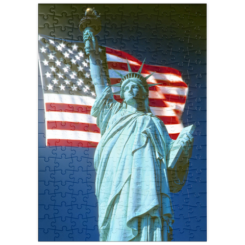 puzzleplate Freiheitsstatue mit Amerikanischen Flagge, Manhattan, New York City - USA 200 Puzzle
