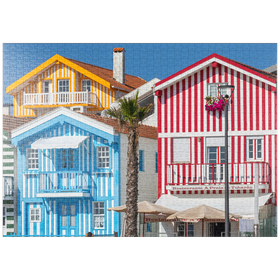 Darstellung des Puzzle-Motivs Bunte Holzhäuser im Bade- und Fischerort Costa Nova an der Atlantikküste – Puzzleteile: 1000