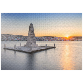 Darstellung des Puzzle-Motivs Obelisk in der Bucht von Argostoli im Sonnenuntergang, Griechenland – Puzzleteile: 1000