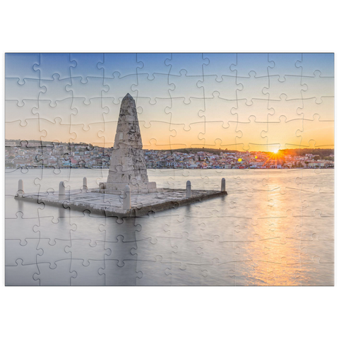 puzzleplate Obelisk in der Bucht von Argostoli im Sonnenuntergang, Insel Kefalonia, Ionische Inseln, Griechenland 100 Puzzle