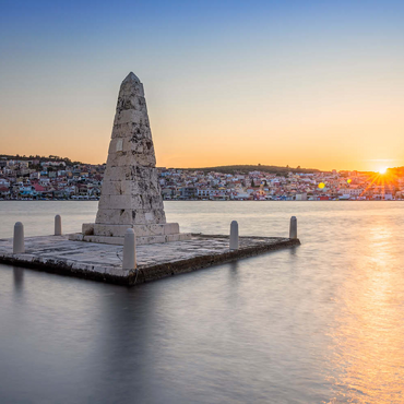 Obelisk in der Bucht von Argostoli im Sonnenuntergang, Insel Kefalonia, Ionische Inseln, Griechenland 100 Puzzle 3D Modell