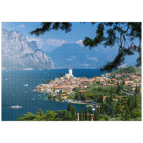 Darstellung des Puzzle-Motivs Blick nach Malcesine am Gardasee mit der Scaligerburg (14/15 Jh.) – Puzzleteile: 1000
