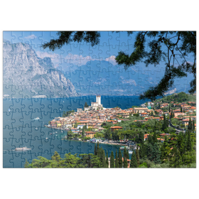 Darstellung des Puzzle-Motivs Blick nach Malcesine am Gardasee mit der Scaligerburg (14/15 Jh.) – Puzzleteile: 200