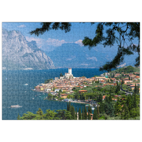 Darstellung des Puzzle-Motivs Blick nach Malcesine am Gardasee mit der Scaligerburg (14/15 Jh.) – Puzzleteile: 500