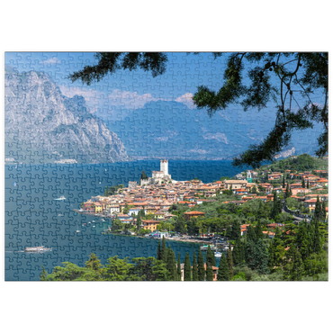 puzzleplate Blick nach Malcesine am Gardasee mit der Scaligerburg (14/15 Jh.), Provinz Verona, Venetien, Italien 500 Puzzle