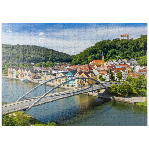 puzzleplate Brücke über die Altmühl in Riedenburg mit dem Schloss Rosenstein am Altmühl Radweg 1000 Puzzle