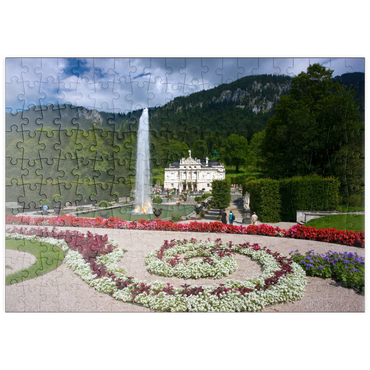 puzzleplate Schloss Linderhof mit Wasserparterre und Fontaine gegen Ammergauer Alpen, Oberbayern 200 Puzzle