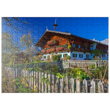 puzzleplate Bauernhaus gegen Kaisergebirge (2344m), Reith bei Kitzbühel, Österreich 200 Puzzle