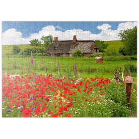 Darstellung des Puzzle-Motivs Sommerwiese mit Mohnblumen und Bauernkate bei Westerhever – Puzzleteile: 200