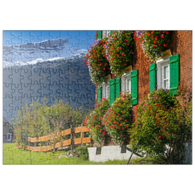 Darstellung des Puzzle-Motivs Bauernhaus bei Riezlern und Hoher Ifen (2230m), Kleines Walsertal – Puzzleteile: 200