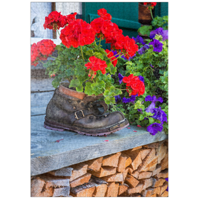 Darstellung des Puzzle-Motivs Alter Wanderstiefel mit Geranien in Oberstdorf – Puzzleteile: 1000