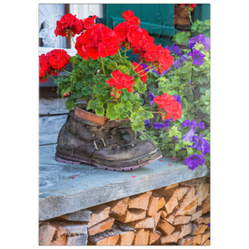 Darstellung des Puzzle Motivs Alter Wanderstiefel mit Geranien in Oberstdorf - Puzzleteile: 100