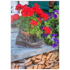 Darstellung des Puzzle-Motivs Alter Wanderstiefel mit Geranien in Oberstdorf – Puzzleteile: 500