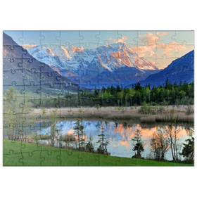 Darstellung des Puzzle Motivs Sieben Quellen im Loisachtal bei Eschenlohe gegen Zugspitzgruppe im Abendlicht - Puzzleteile: 100