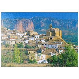 Darstellung des Puzzle-Motivs Bergdorf Murillo de Gallego gegen Los Mallos de Riglos in der Sierra de Loarre – Puzzleteile: 500