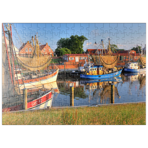puzzleplate Fischerhafen mit Krabbenkuttern im Morgenlicht 200 Puzzle