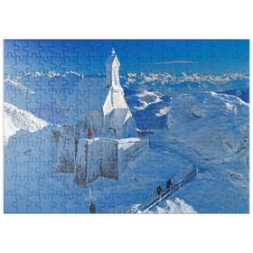 Darstellung des Puzzle-Motivs Wendelsteinkircherl auf dem Wendelstein bei Bayrischzell gegen Kaisergebirge – Puzzleteile: 200