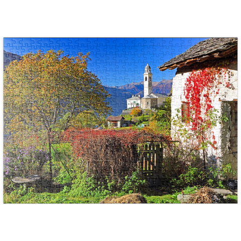 puzzleplate Blick zur Dorfkirche im Bergdorf Soglio, Bregaglia im Bergell Tal, Engadin, Kanton Graubünden, Schweiz 500 Puzzle