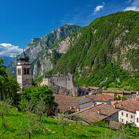 Kirche und Castello di Tenno, Tenno, Gardasee, Provinz Trient, Trentino-Südtirol, Italien 1000 Puzzle 3D Modell
