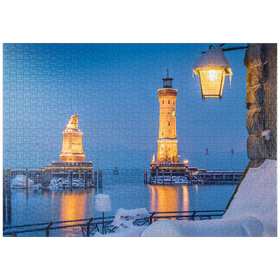 Darstellung des Puzzle-Motivs Hafeneinfahrt mit Leuchtturm und Löwenstatue an einem Winterabend, Lindau – Puzzleteile: 1000