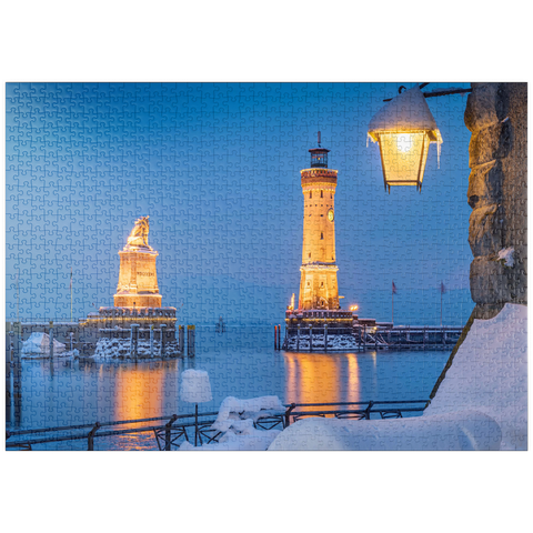 puzzleplate Hafeneinfahrt mit Leuchtturm und Löwenstatue an einem Winterabend, Lindau 1000 Puzzle