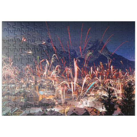 puzzleplate Feuerwerk über Garmisch-Partenkirchen, Oberbayern, Bayern, Deutschland 200 Puzzle