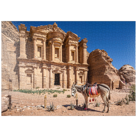 Darstellung des Puzzle-Motivs Esel vor dem Monastery Ad-Deir (Al-Deir, El-Deir, Ed-Deir), antike Felsenstadt Petra, Jordanien – Puzzleteile: 1000