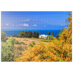 Darstellung des Puzzle Motivs Blühende Mimosen und Ferienhaus mit Blick zum Ätna (3323m) - Puzzleteile: 500