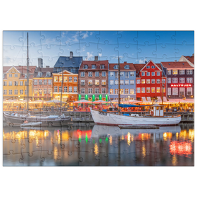 Darstellung des Puzzle Motivs Abend am Stichkanal Nyhavn im Stadtteil Frederiksstaden - Puzzleteile: 100