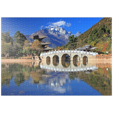 puzzleplate Jadebrunnensee mit Deyue Pavillon gegen den Jadedrachen Schneeberg (5596m), China 1000 Puzzle
