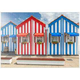 Darstellung des Puzzle Motivs Bunte Holzhäuser im Bade- und Fischerort Costa Nova an der Atlantikküste - Puzzleteile: 1000