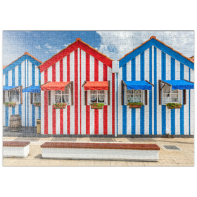 Darstellung des Puzzle Motivs Bunte Holzhäuser im Bade- und Fischerort Costa Nova an der Atlantikküste - Puzzleteile: 500