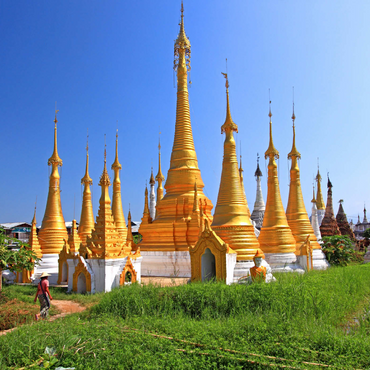 Stupas in der Klosteranlage von Ywama am Inle See, Myanmar 1000 Puzzle 3D Modell