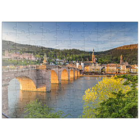 Darstellung des Puzzle Motivs Heidelberger Schloss und Alte Brücke über den Neckar am frühen Morgen - Puzzleteile: 100