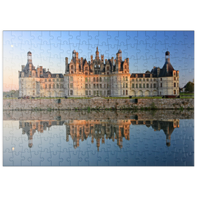 Darstellung des Puzzle Motivs Schlossgraben und Nordfassade des Schlosses Chambord, Frankreich - Puzzleteile: 200