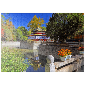 Darstellung des Puzzle-Motivs Wasserpavillon im Park der Sommerresidenz des Dalai Lamas, Tibet, China – Puzzleteile: 200