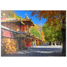 Darstellung des Puzzle Motivs Eines der Wohngebäude im Park der Sommerresidenz des Dalai Lamas, Tibet - Puzzleteile: 200