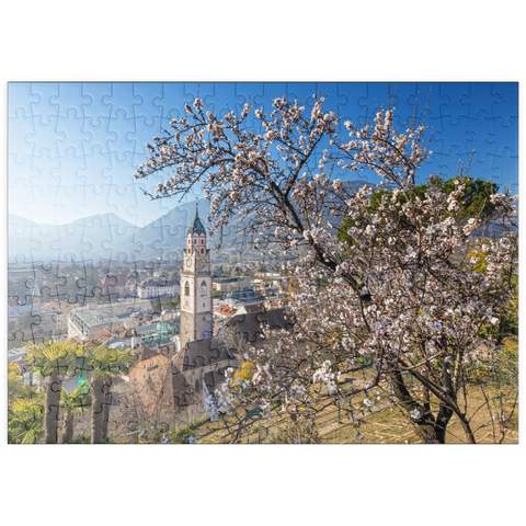 puzzleplate Blühender Mandelbaum mit Blick vom Tappeinerweg auf die Altstadt mit der Pfarrkirche St. Nikolaus 200 Puzzle