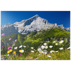 Darstellung des Puzzle-Motivs Blick vom Kreuzjoch (1719m) zur Hochalm gegen Alpspitze (2628m) mit Margeriten – Puzzleteile: 1000