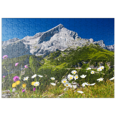 puzzleplate Blick vom Kreuzjoch (1719m) zur Hochalm gegen Alpspitze (2628m) mit Margeriten 200 Puzzle